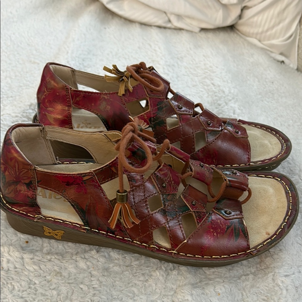 Women's Floral Leather Sandals Alegria Brand New